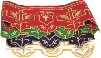 Bordo "Terni" Maranatha Lab in tessuto raso, decorato con ricami in oro dei simboli uva, spighe e croci.